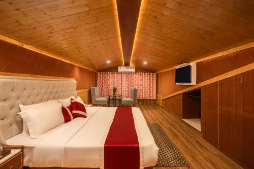 Hotel Wood Stock Luxury - A Boutique Property - Penthouse - Open Air Restaurant & Terrace