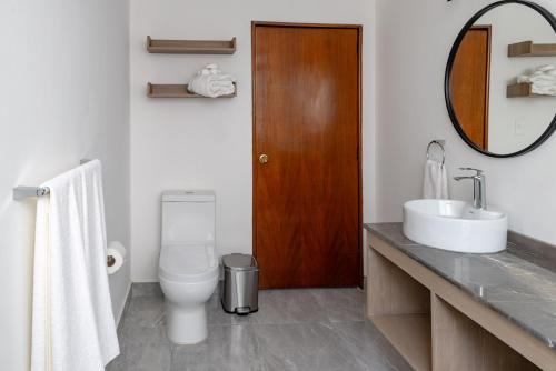 Three-Bedroom Deluxe Apartment image 4