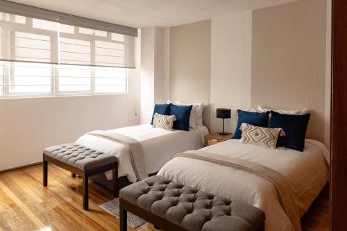 Three-Bedroom Deluxe Apartment image 5