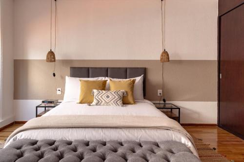 Three-Bedroom Deluxe Apartment image 9