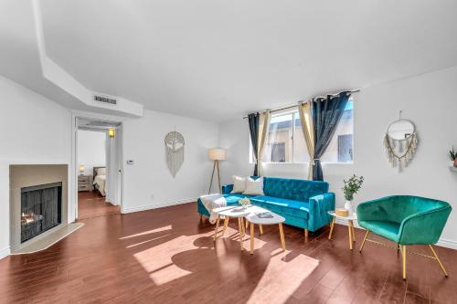Cozy 2 Bedroom & 2 Bathrooms Apartment by Beverly Hills with FREE Parking in Los Angeles, USA