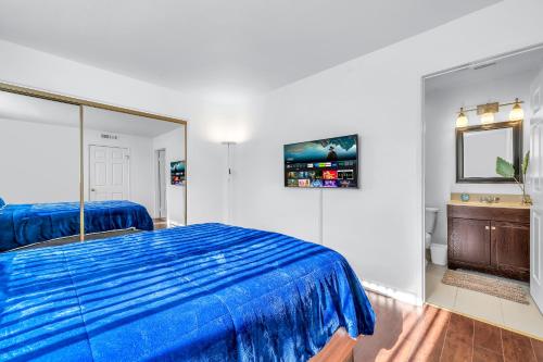 Cozy 2 Bedroom & 2 Bathrooms Apartment by Beverly Hills with FREE Parking in Los Angeles, USA