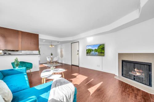 Cozy 2 Bedroom & 2 Bathrooms Apartment by Beverly Hills with FREE Parking in Los Angeles, USA