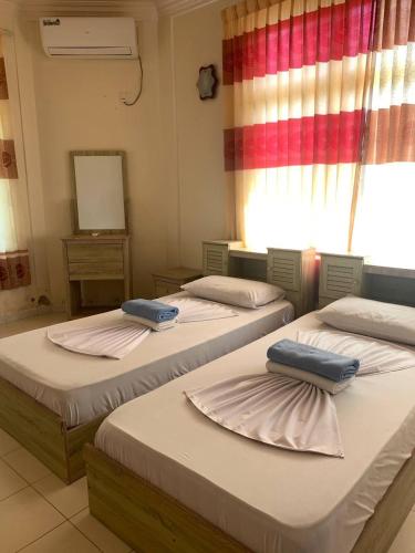 2 double beds