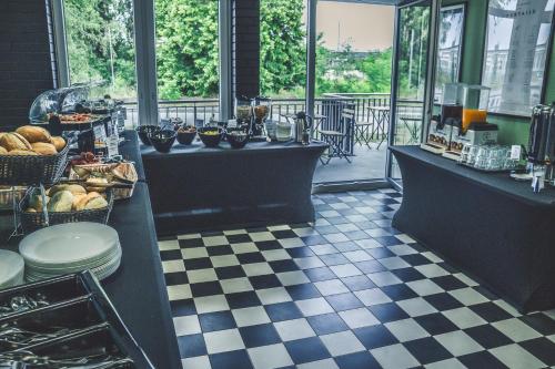 Food and beverages, NEOHOSTEL Berlin near Artemis