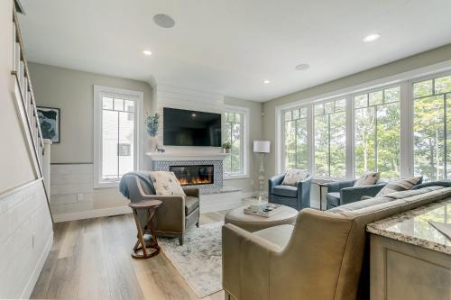 Lakemore Resort - New Luxury Lakefront Blue House in Kingsley, USA