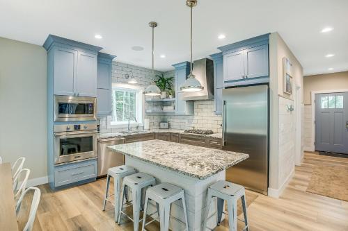 Lakemore Resort - New Luxury Lakefront Blue House in Kingsley, USA