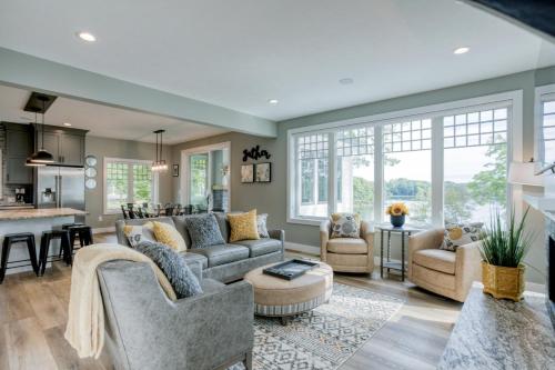 Lakemore Resort - New Luxury Lakefront Gray House in Kingsley, USA