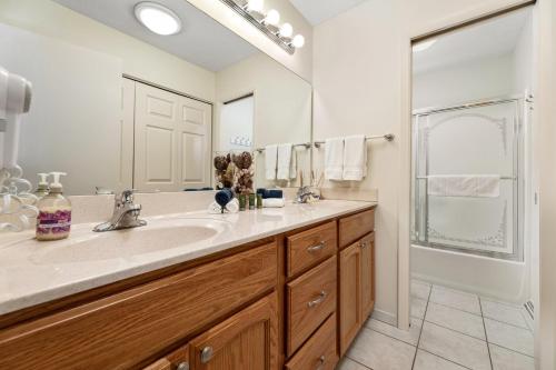 Joyful 2BDR with a Loft Retreat Condo at GTR 5551 in Traverse City, USA