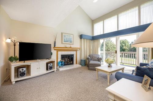 Joyful 2BDR with a Loft Retreat Condo at GTR 5551 in Traverse City, USA