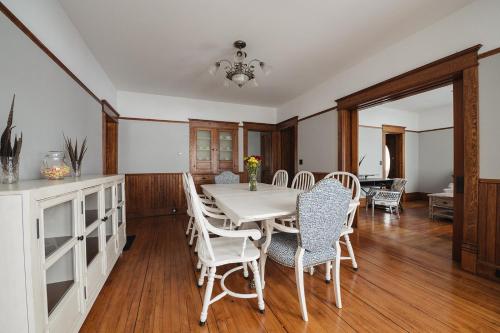 Spacious Victorian 5 BDR Broomhead Farmhouse - 5721