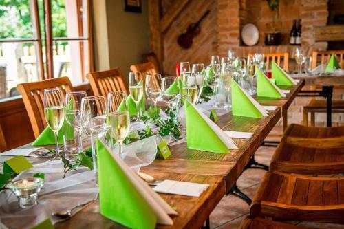 ห้องอาหาร, Penzion U Pesiku in เซอร์เวนี คอสเตเลซ