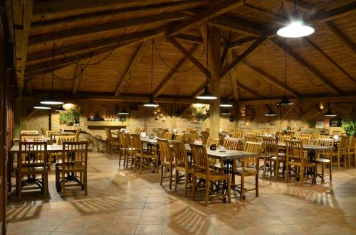 ห้องอาหาร, Penzion U Pesiku in เซอร์เวนี คอสเตเลซ