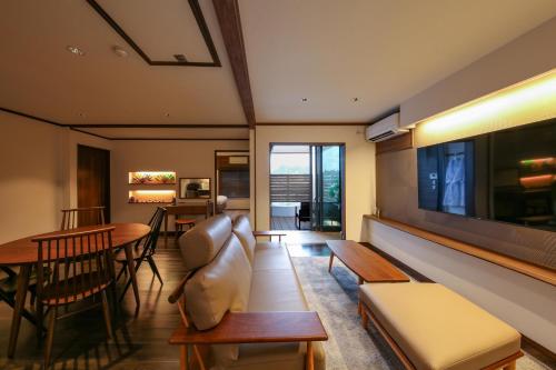 ROMANSTAY
