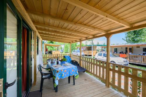 2 bedrooms, 5 beds