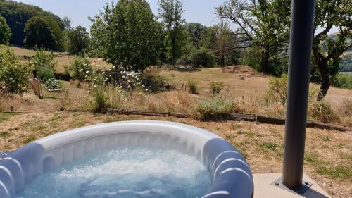 Гореща вана, La Grange - Gite Mur de Barrez in Мюр-дьо-Баре