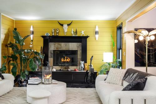 Peaceful Luxury Unique 3 BDR Home with Cinema Gym and more in Traverse City, USA