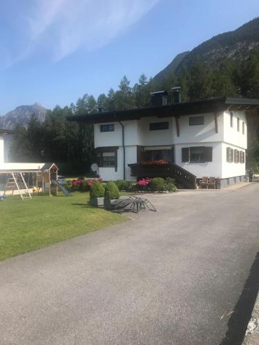 Ferienwohnungen Schleich in Nassereith, Österreich