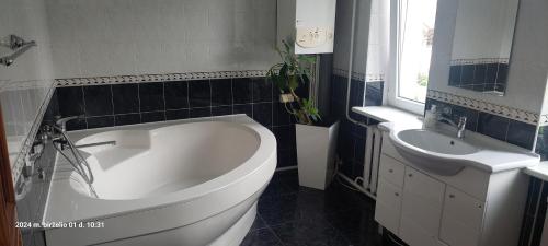 Apartamentai šalia baseino (Apartamentai salia baseino) in 帕蘭加