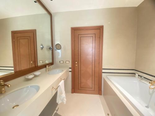 564467060 Grand Hotel Djibloho