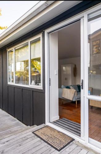 ทางเข้า, Sunny Cottage - Close to Airport & Beach in เวสท์ชอร์