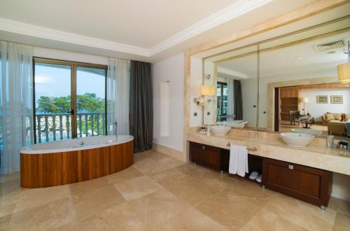 Amara Premier Palace Hotel - image 7
