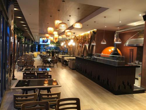 Riverside rooms at Hotel Fieri in フィエル