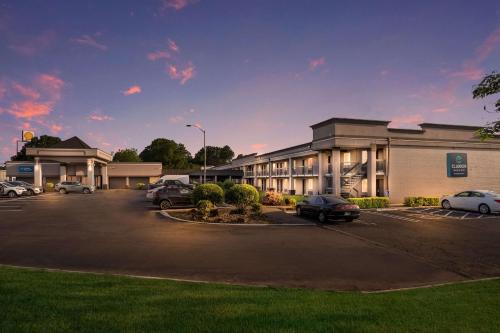 Clarion Inn & Suites Russellville I-40 in Russellville, USA