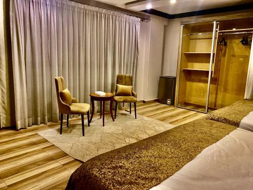 room detail thumbnail 1