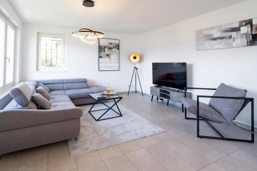 Schöne Wohnung an Toplage mit gratis Parkplatz! in Gambarogno, Schweiz