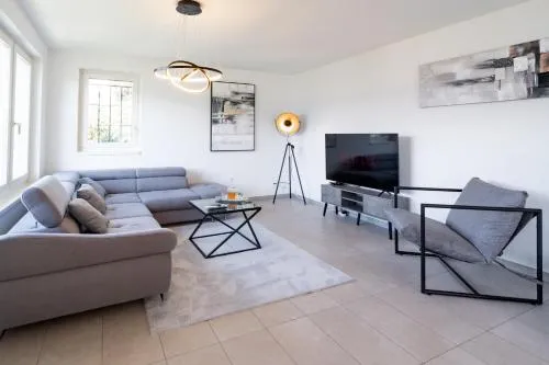 Schöne Wohnung an Toplage mit gratis Parkplatz! in Gambarogno, Schweiz