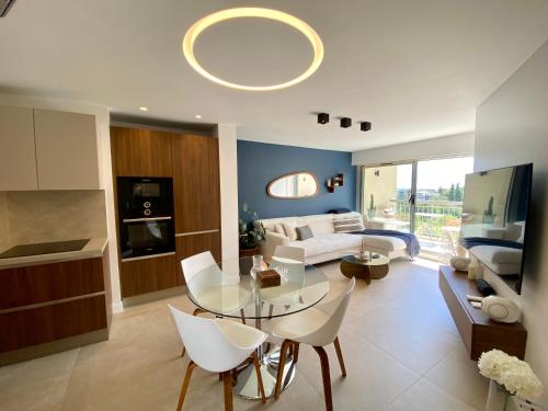 Appartement luxe vue mer et collines avec piscine - Location saisonnière - Mandelieu-la-Napoule