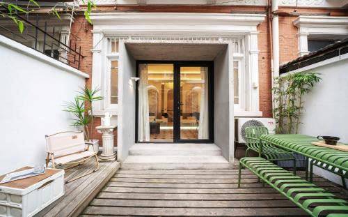 Moment Home-Jing'an Temple near the subway, private yard Townhouse garden villa,2 king-size beds, Shanghái