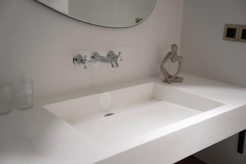 Molly House-Jing'an Temple near the subway private yard Townhouse garden villa2 king-size beds - image 4