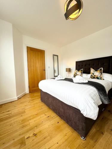 The Birketts Inn, 4 - Bed, Sleeps 8, Pets Welcome - Tap to explore photos