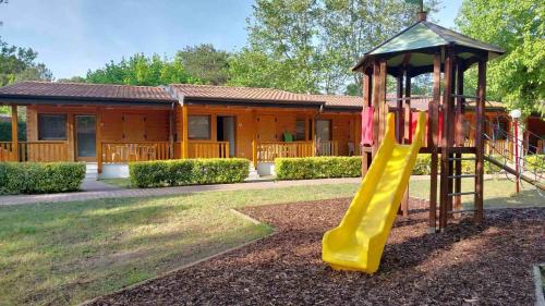 2 bedrooms, 5 beds