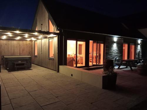 熱水浴缸, Flotnar Hús - Newbuild B&B (Flotnar Hus - Newbuild B&B) in 基斯