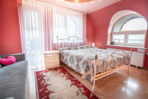One-Bedroom Apartment image 3