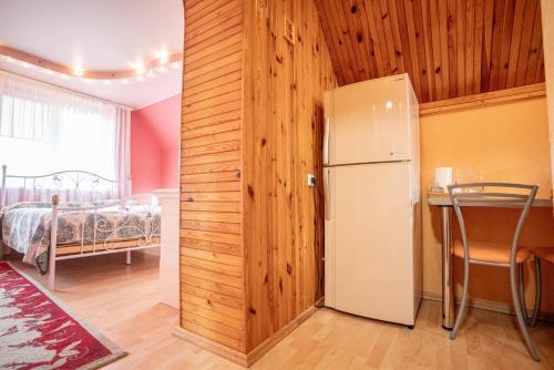 One-Bedroom Apartment image 2
