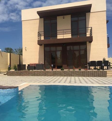 Villa with a pool & close to the sea, Baku (photo 2)