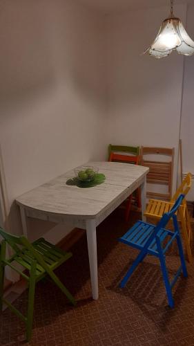 One-Bedroom Apartment image 6