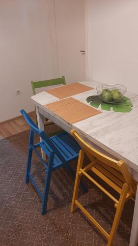 One-Bedroom Apartment image 2
