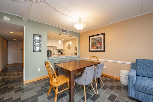 504F Three Bedroom Two Bath in Oakland, USA