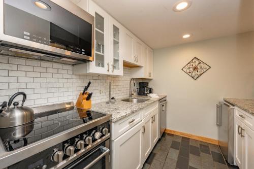 504F Three Bedroom Two Bath in Oakland, USA