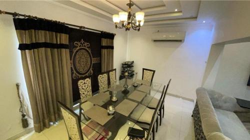 Luxurious Lahore Villa Retreat - image 11