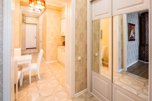 One-Bedroom Apartment with Balcony - Rynok Square 11 image 3
