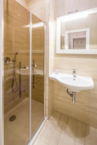 One-Bedroom Apartment with Balcony - Rynok Square 11 image 2