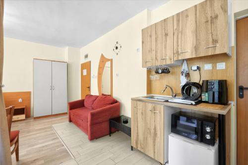 Private Studio in Hotel Paradise Pomorie by Flat Mаnаger, Pomorie (zdjęcie 7)