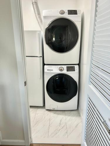 OBX Dream Minutes to the Beach Large Pool Tennis in Kitty Hawk (NC)