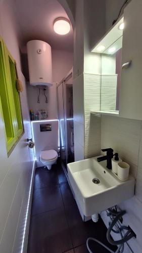 Great Buda Apartman - image 9